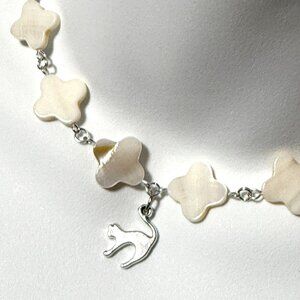 White Mother of Pearl Clover Beaded Short Necklace + Cute Slim Cat Pendant